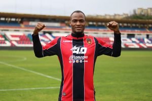 cosenza-ufficiale-mbakogu-con-i-rossoblu-fino-al-2021