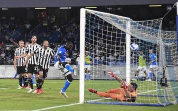 Il Napoli vince in rimonta sulla Juve: decisivi gli errori di Szczesny e Kean