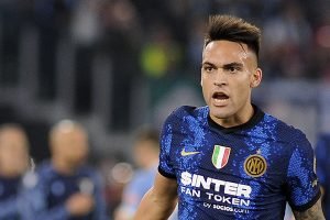 calcio-e-satira-dopo-la-12a-giornata-sarri-chiede-delle-mont-blanc-per-gli-appunti-ma-lotito-gli-passa-solo-le-bic