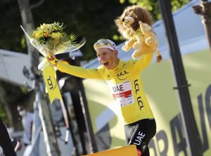 ciclismo-a-tadej-pogacar-il-velo-dor-2021