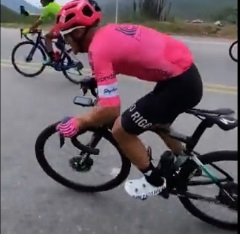 ciclismo-clamoroso-alla-ef-higuita-licenziato