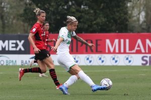 15a-giornata-si-parte-con-fiorentina-lazio-con-sassuolo-milan-e-roma-inter-si-accende-la-corsa-al-2posto