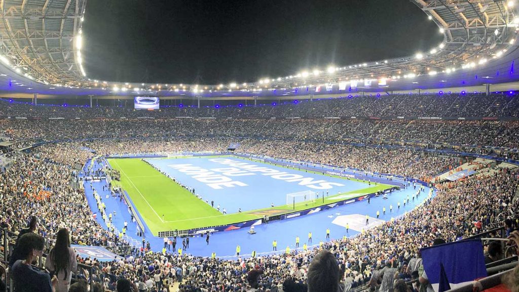 Guerra in Ucraina, la UEFA sposta la finale Champions da San Pietroburgo a Parigi