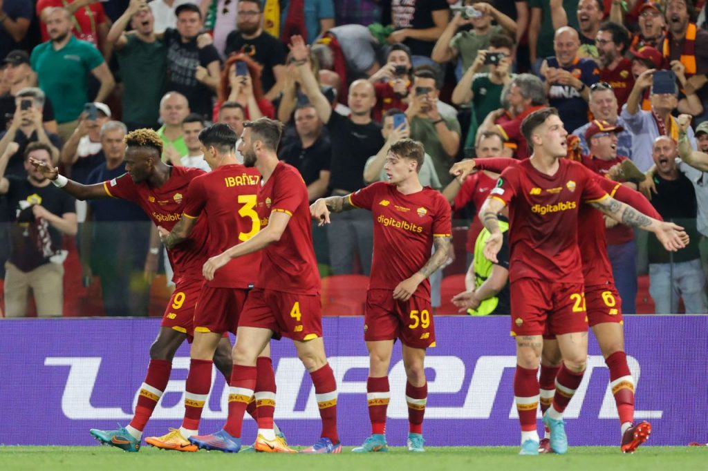 Roma, trionfo Conference: quanto vale il trofeo