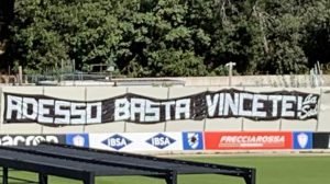 tmw-sampdoria-striscione-dei-tifosi-a-bogliasco-adesso-basta-vincete