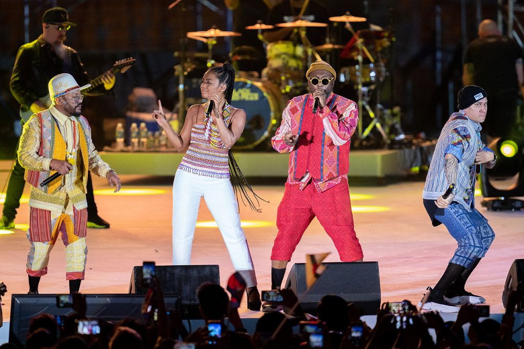 Dai Black Eyed Peas ai Depeche Mode, gli stipendi degli ospiti a Sanremo 2023