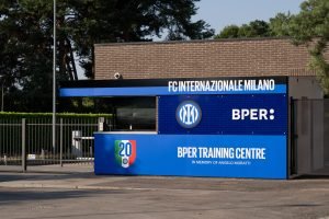 inter-ufficiale-laccordo-con-bper-dara-il-nome-alla-pinetina-e-sara-anche-sponsor-di-manica-sulla-maglia-dallenamento