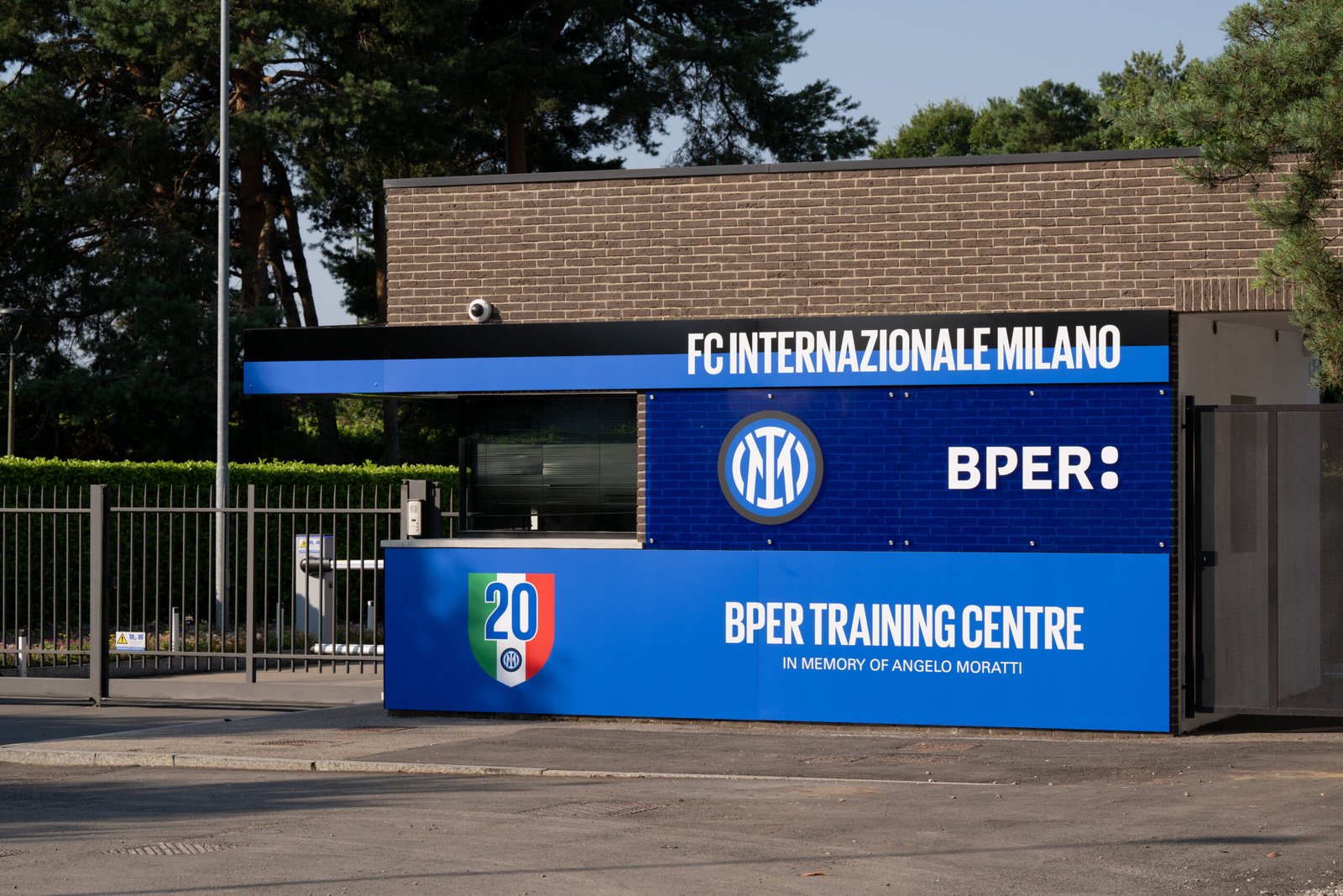 inter-ufficiale-laccordo-con-bper-dara-il-nome-alla-pinetina-e-sara-anche-sponsor-di-manica-sulla-maglia-dallenamento
