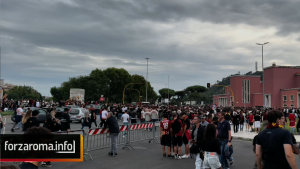 porto-roma-la-storia-si-ripete-notte-di-fuochi-dartificio-sotto-lhotel