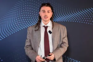 chi-e-sayf-il-rapper-italo-tunisino-in-gara-a-sanremo-2026