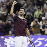 ATP Pechino, Djokovic rimonta Zverev e vola in semifinale